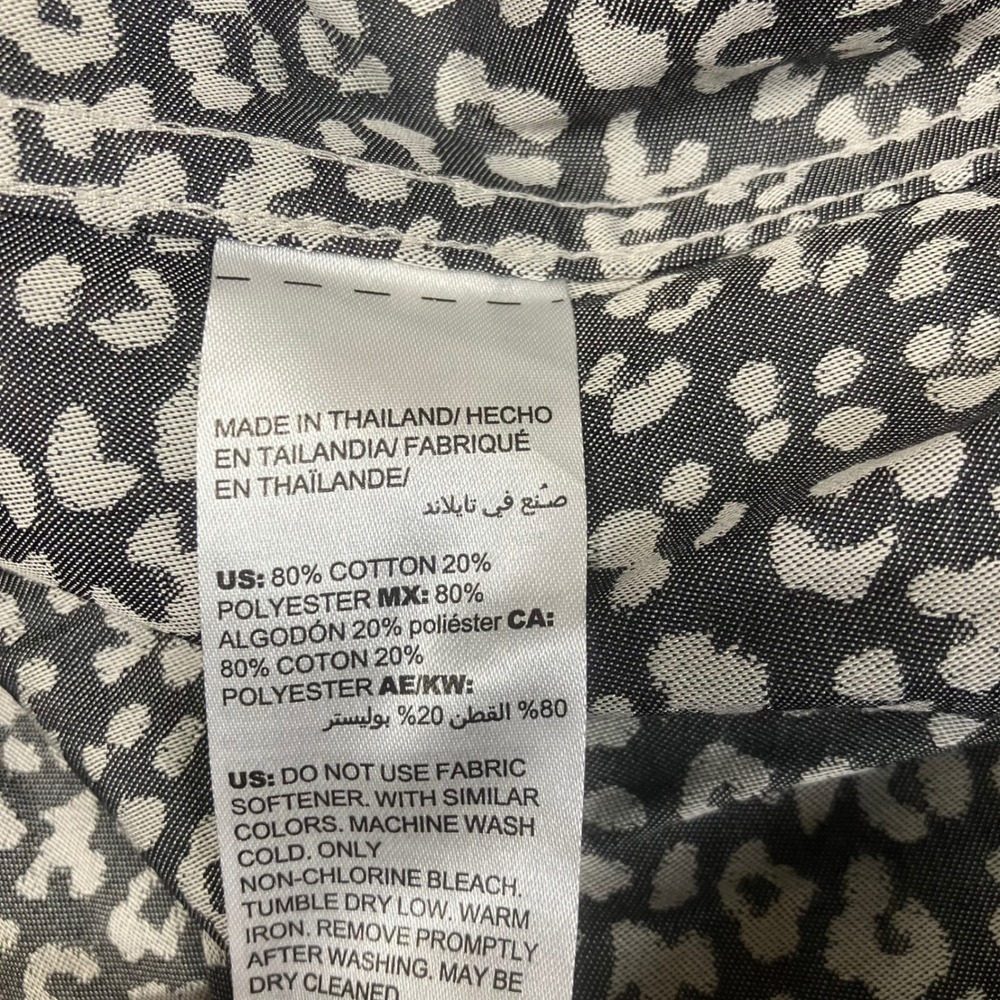 Chicos No-Iron Coolmax All Season  Leopard Print Button Down Shirt SZ 2 L 12/14 - Picture 6 of 11